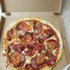 41. pizza Biaggi (tomato, eidam, herkules, slanina, rajče, paprika, klobása)